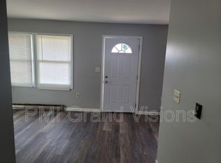 1612 12th St, Charleston, IL 61920