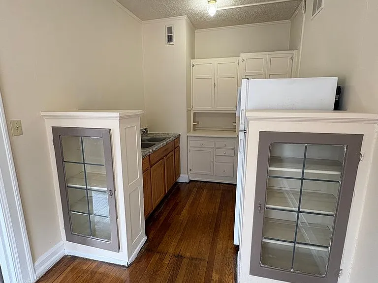 1 & 2 Bedroom Apartments in Downtown Indianapolis - Meridian Plaza Awaits You! — Photo 12