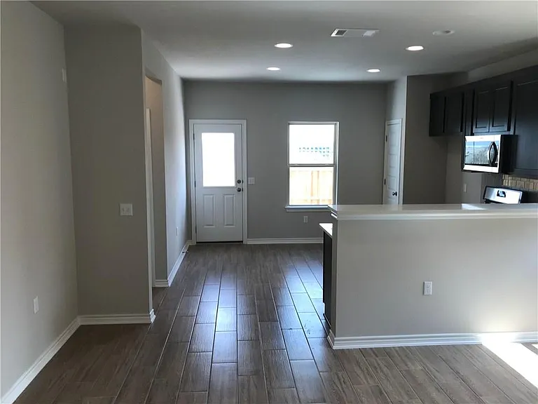 1308 Hazleton Cv — Photo 5