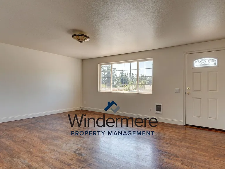 130 NW Clipper Dr — Photo 7