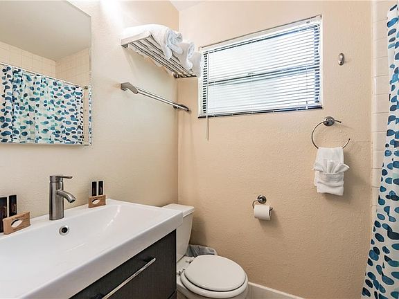 5th image of 4433 W Fairview Hts