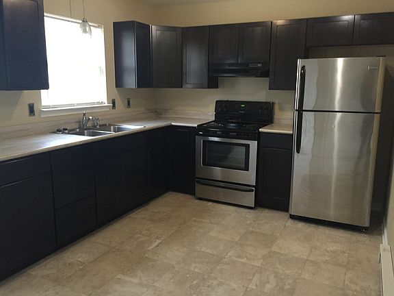 3rd image of 104 Waterford Ln