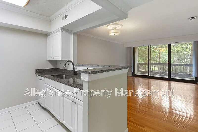 1 bed, 1.0 bath, 668 sqft, $1,750 — Photo 2