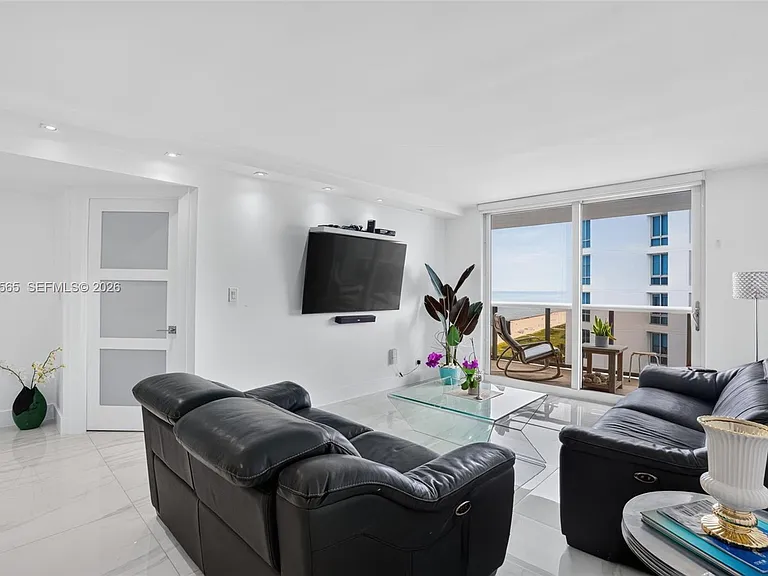 6039 Collins Ave #1624 — Photo 9