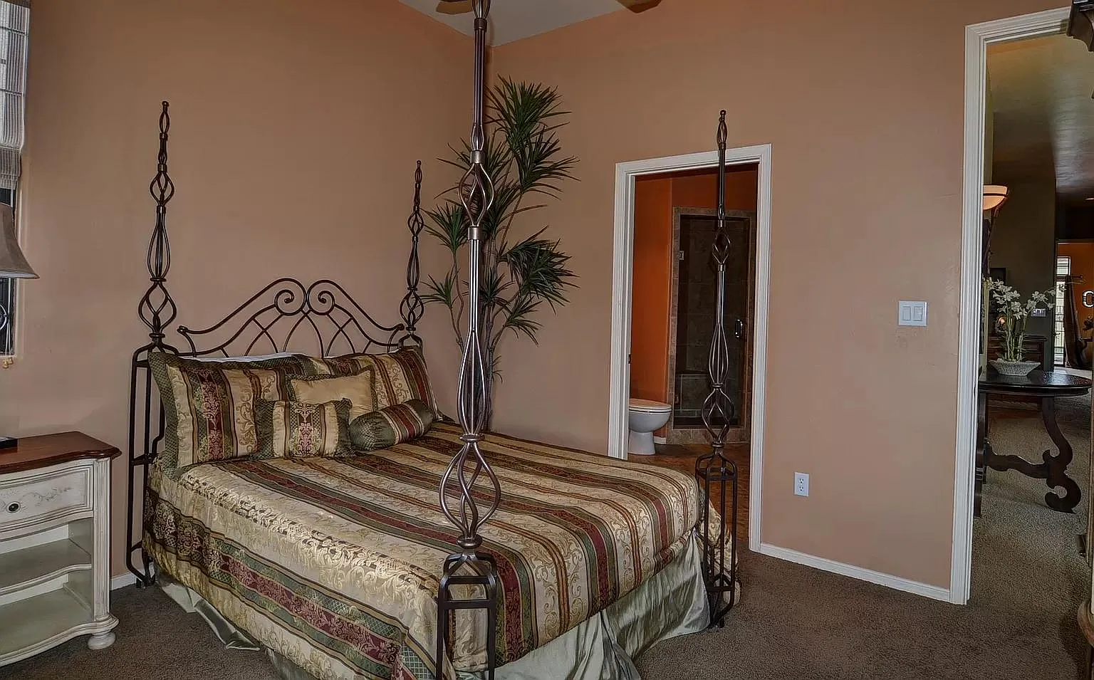 3 bed, 3.5 bath, 2520 sqft, $2,300 — Photo 4