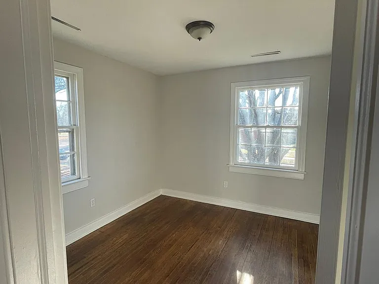 1931 Wakefield Ave #4 — Photo 1