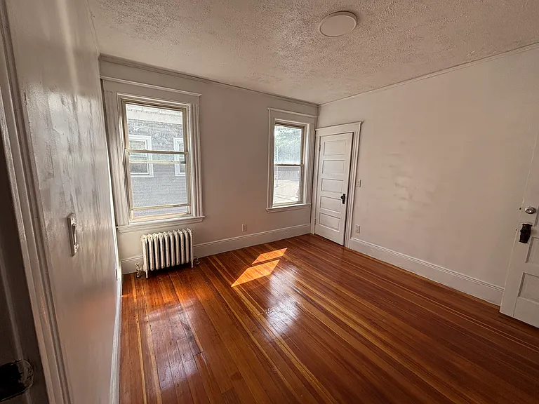 418 Essex St #2 — Photo 32