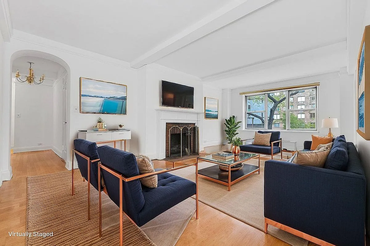 424 E 52nd St APT 2A photo 1