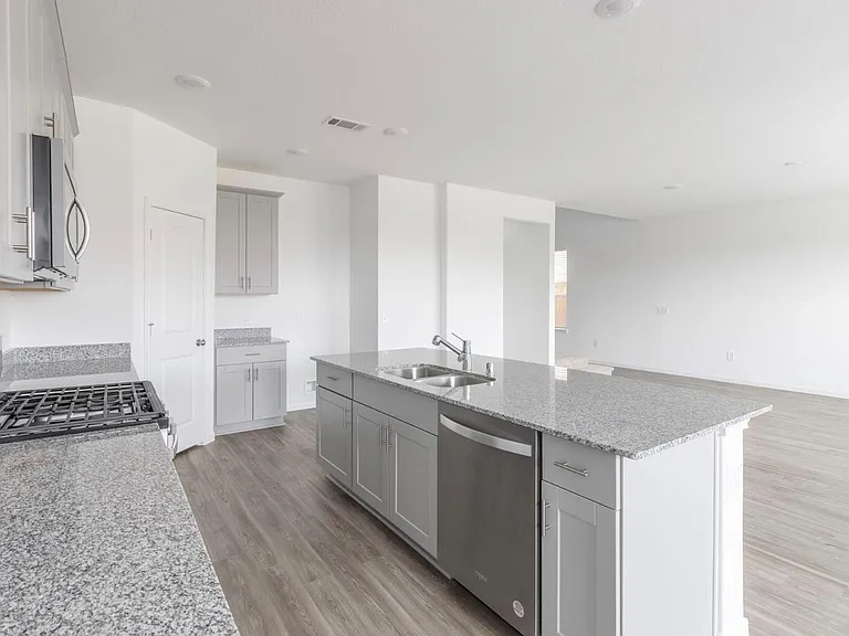 1052 Greenshank Dr — Photo 3