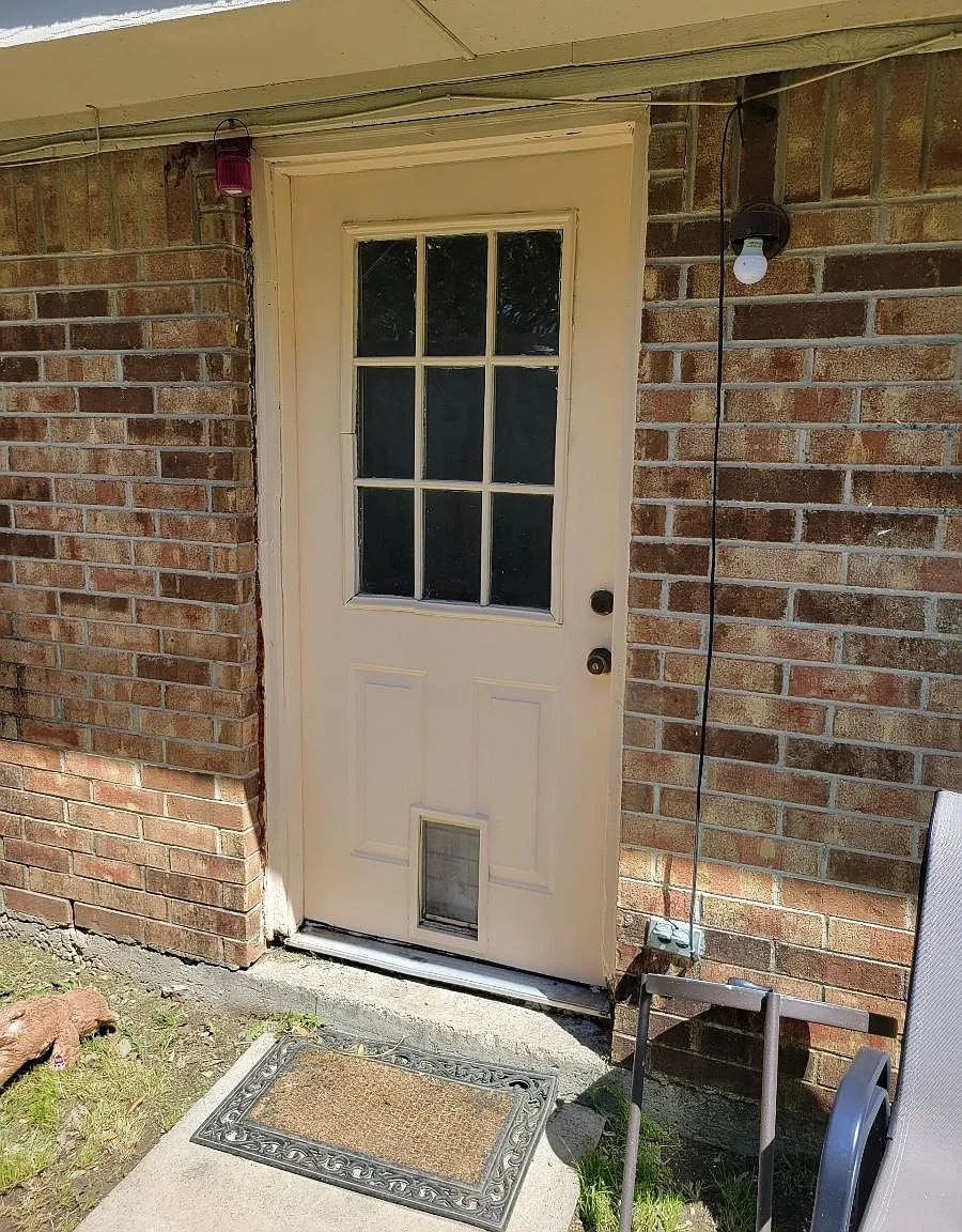 600 E Oak St — Photo 2