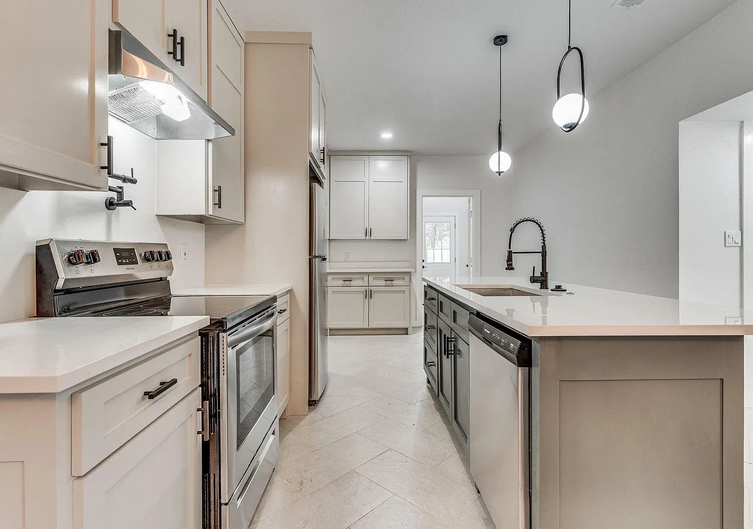 Beautiful home in Southwest Cleburne — Photo 4