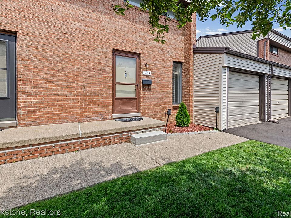 1st image of 1925 Nicholas Ct