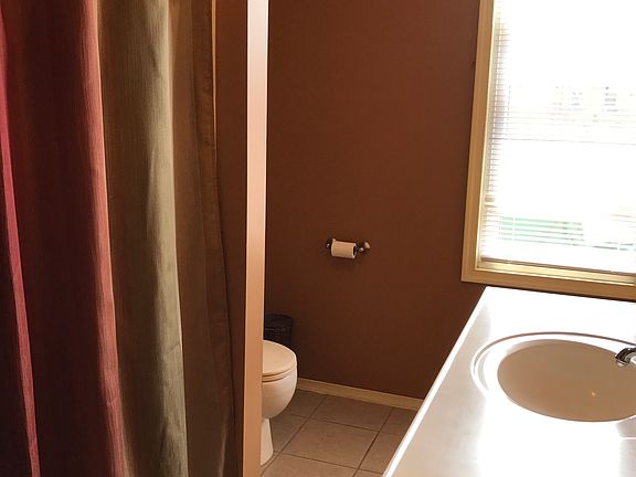 1st Floor Bath