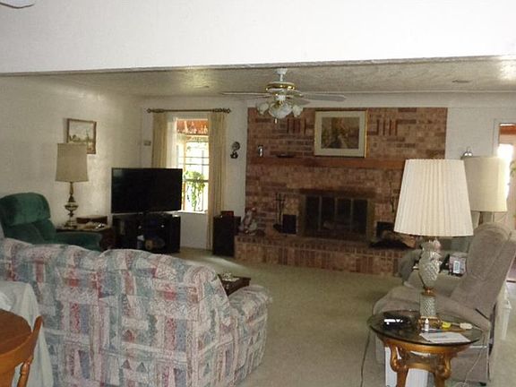 2nd image of 301 SE 19th St