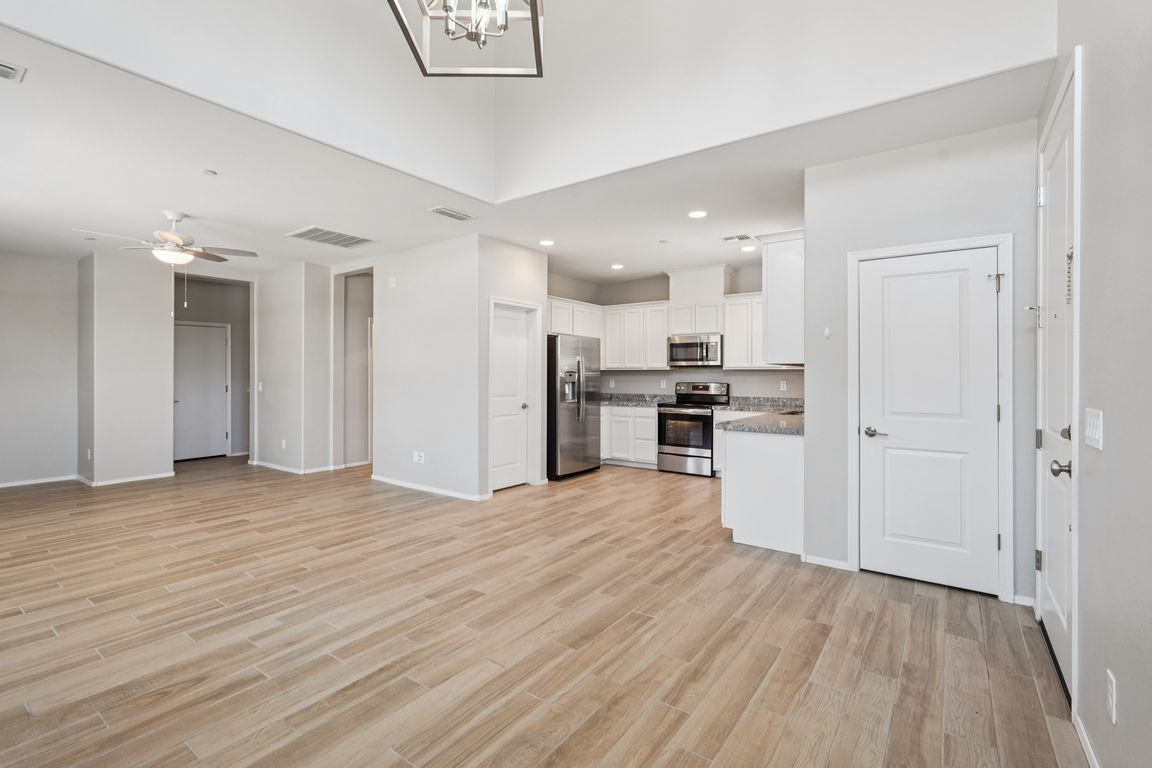 W Encanto Blvd-2106-008.jpg