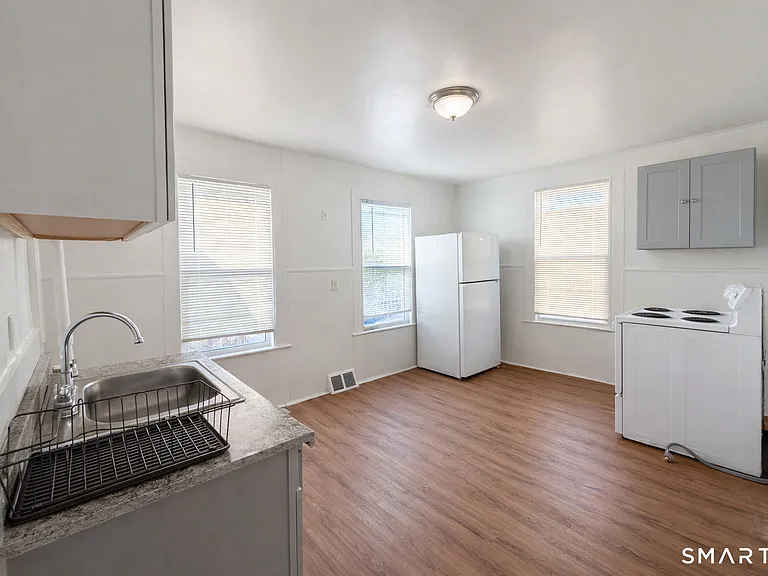 96 Franklin St #2 — Photo 1
