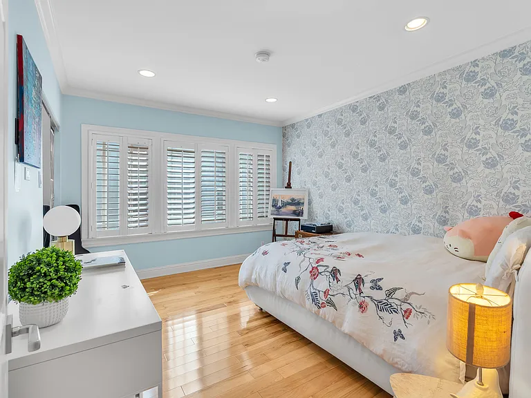 326 N Doheny Dr — Photo 18