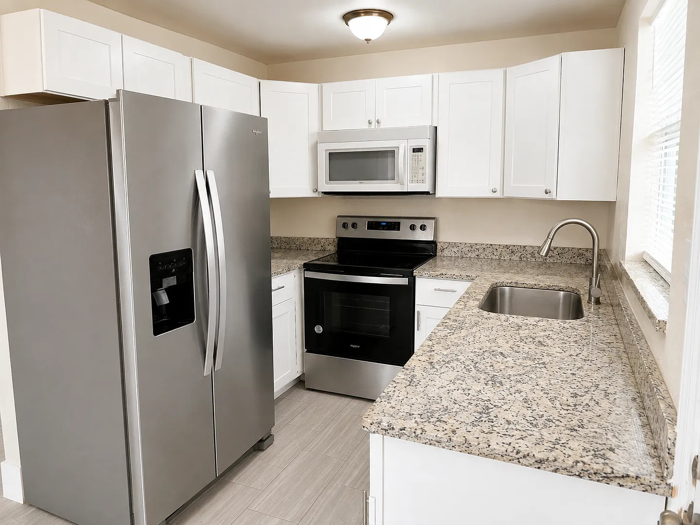 2 Bedroom Duplex - Annual Rental in East Naples — Photo 2