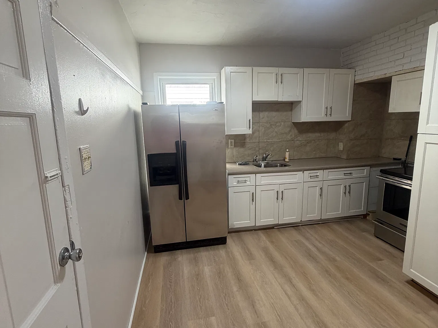 3 bed, $2,050 — Photo 1