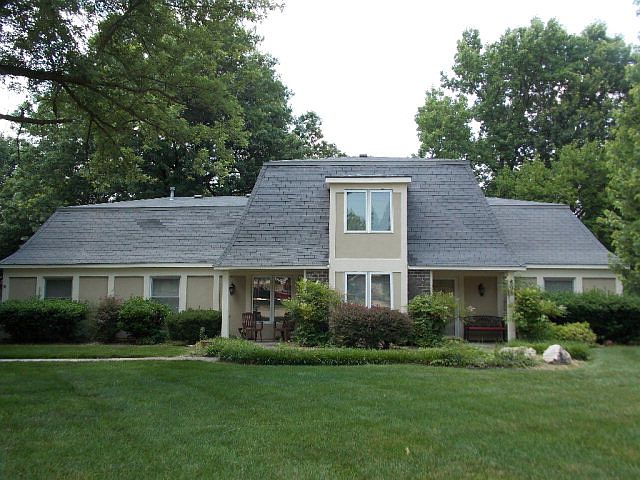 1st image of 801 Village Dr