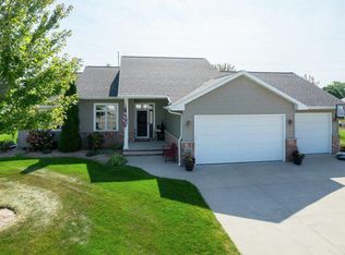 507 Jeanette St, Combined Locks, WI 54113