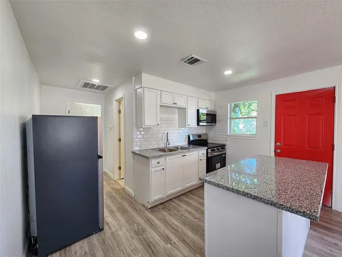 2706 Berry St Photo 1