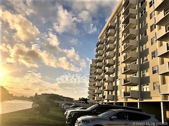 4th image of 401 Golden Isles Dr APT 415