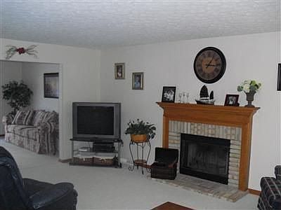 5th image of 860 Hollyview Dr