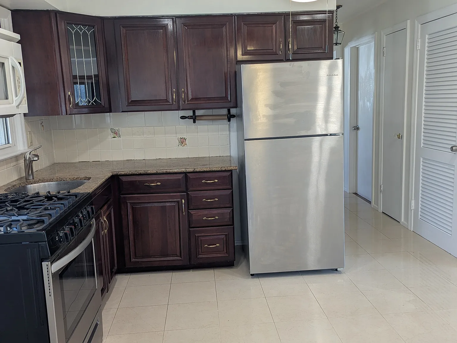4 bed, 1600 sqft, $4,600 — Photo 4