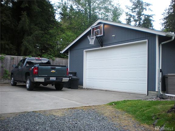 3rd image of 9804 Fruitland Ave E