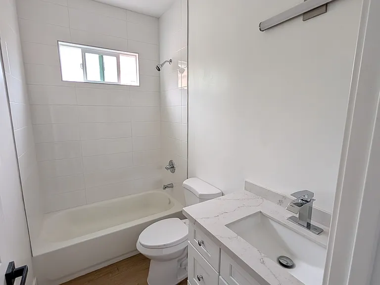 Upstairs 2nd bathroom