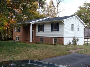 7649 Lake Dr, Pasadena, MD 21122