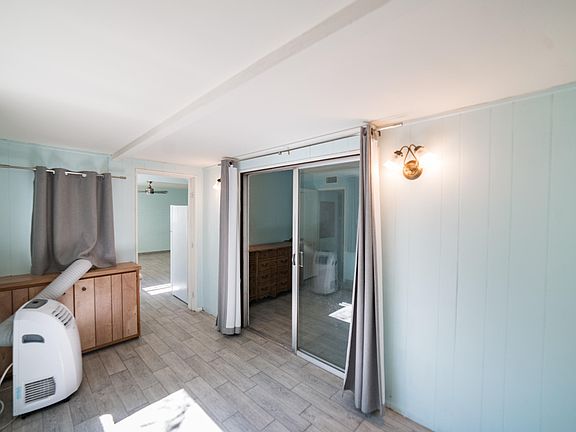 4th image of 2577 W Berridge Ln Unit 101