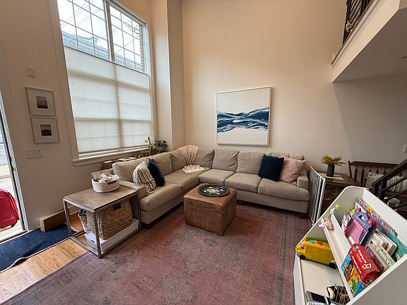 1st floor Living room/entry