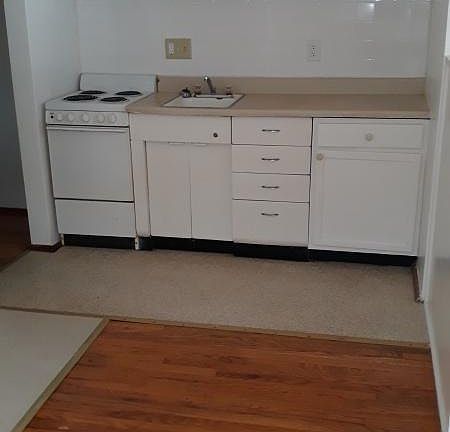 3rd image of 4104 Flower Ave