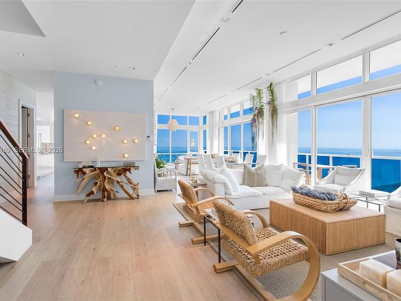 2nd image of 102 24th St #Penthouse 1610