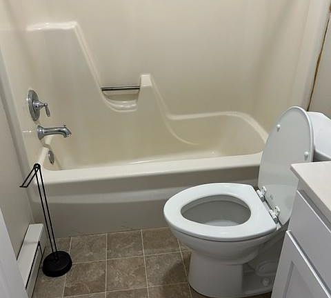5th image of 101 E Maple St