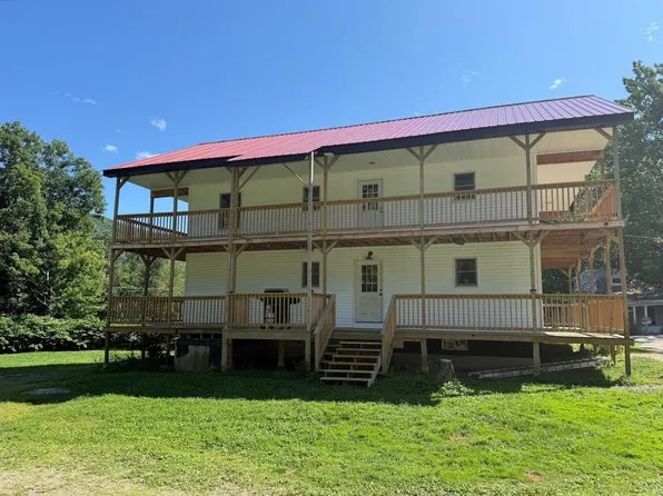 33 Lake Street, New Vineyard, ME 04956
