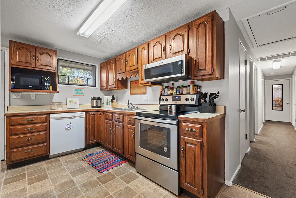 5 bed, 2.5 bath, 1872 sqft, $1,950 — Photo 4