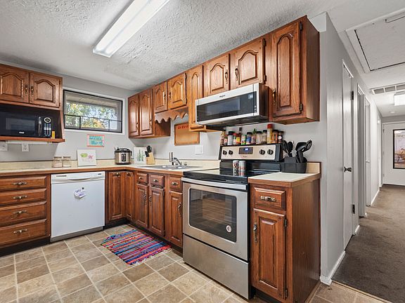 4th image of 1412 W Beechwood Ave
