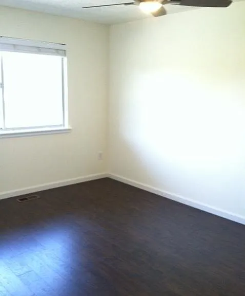 1057 Delta Dr #F — Photo 8