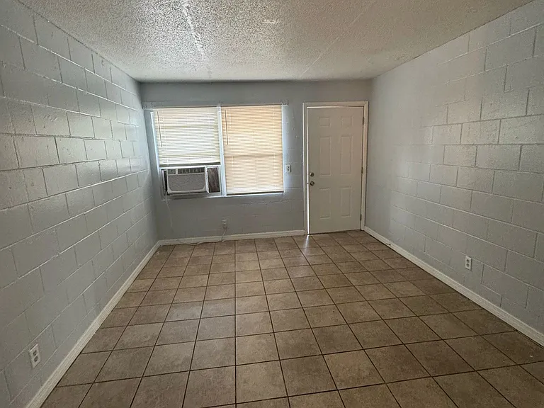 310 Beech Ave #B — Photo 3