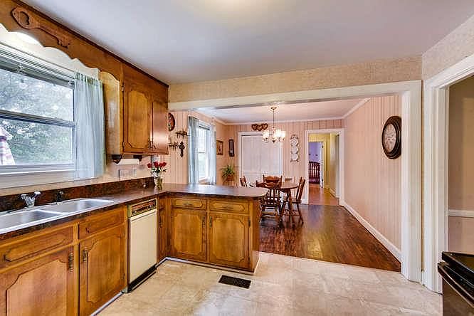 1st image of 339 Hillcrest Dr