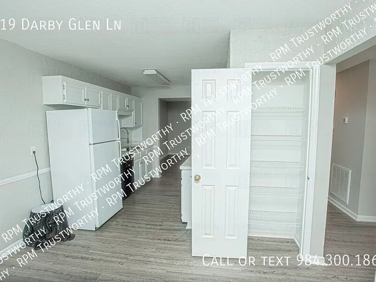 519 Darby Glen Ln — Photo 24