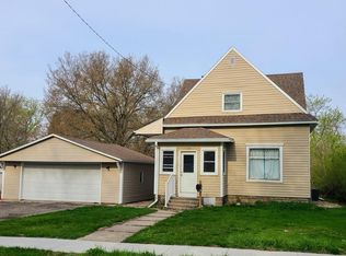 117 N 14th St, Clear Lake, IA 50428