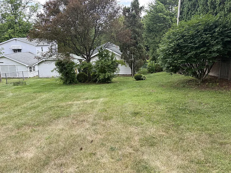 517 E Linn St — Photo 8