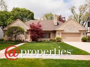 555 Earlston Rd, Kenilworth, IL 60043