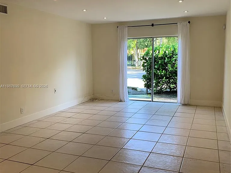1200 Mariposa Ave #E104 — Photo 17