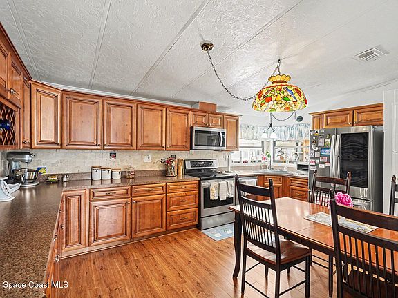 3rd image of 512 Susan Dr