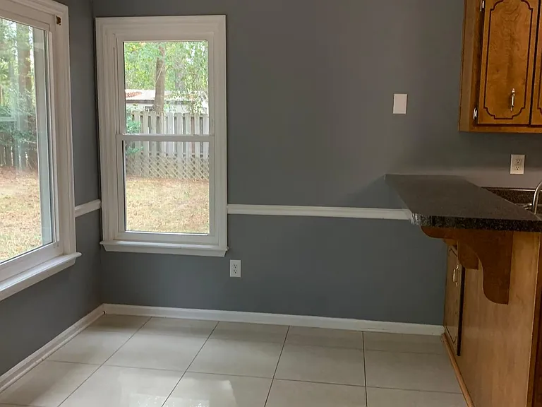 670 Tara Ln — Photo 2